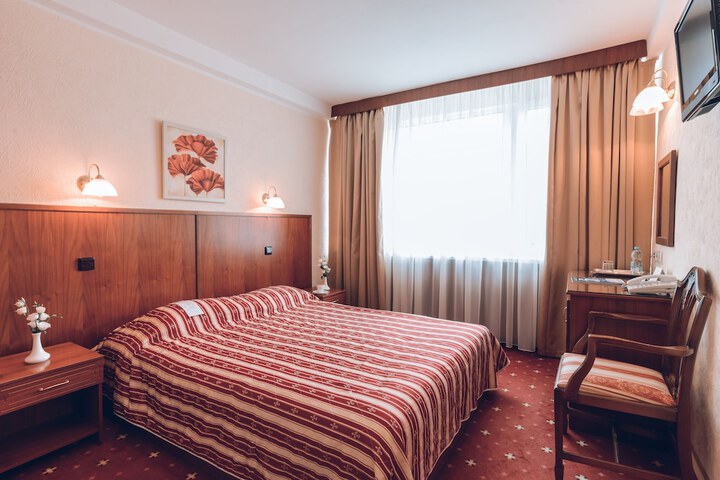 Room 16 of 96