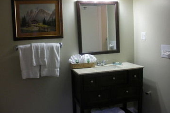 Room 3 of 40