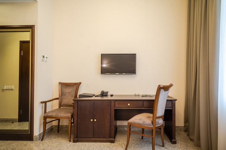 Room 5 of 28