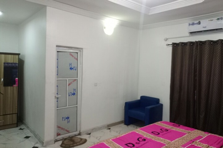 Room 6 of 20