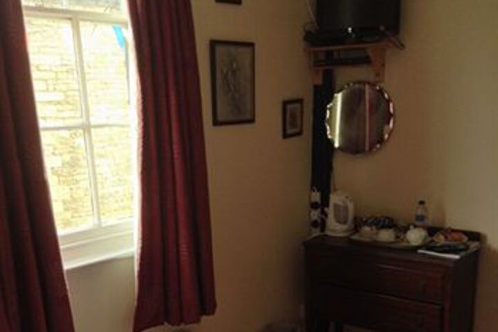 Room 11 of 19