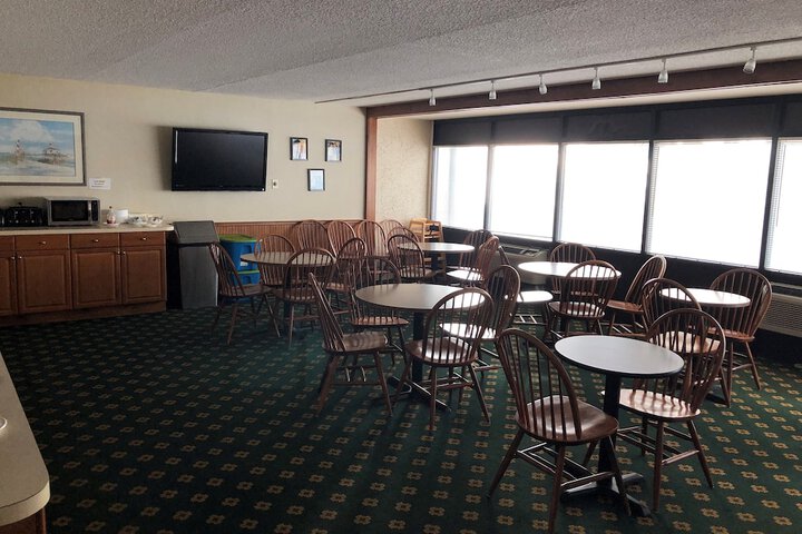 Breakfast/Coffee Service 28 of 43