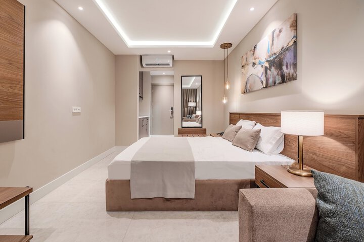 Room 6 of 75