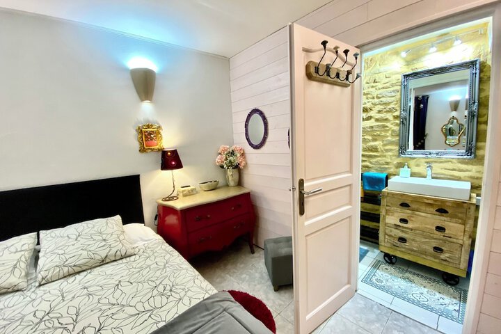 Room 13 of 35