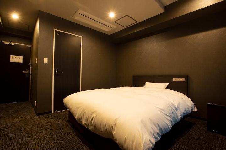 Room 6 of 17