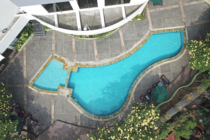 Pool Hotel