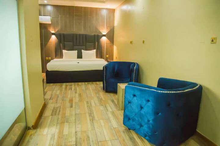 Room 4 of 14