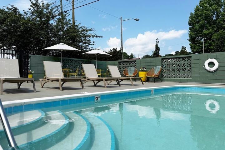 Pool 23 of 39