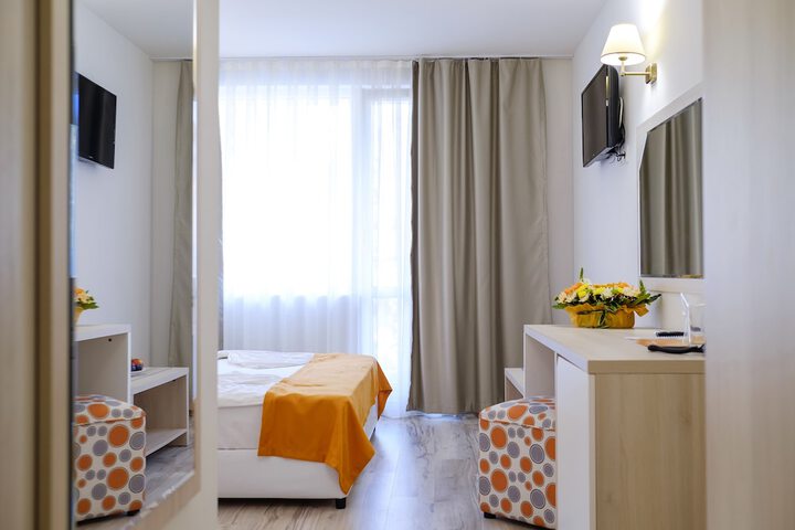 Room 9 of 41