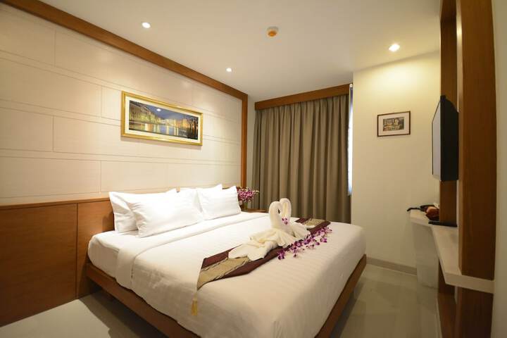 Room 8 of 30