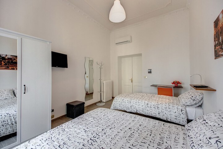 Room 12 of 33