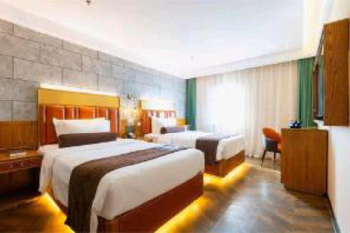 Room 7 of 9