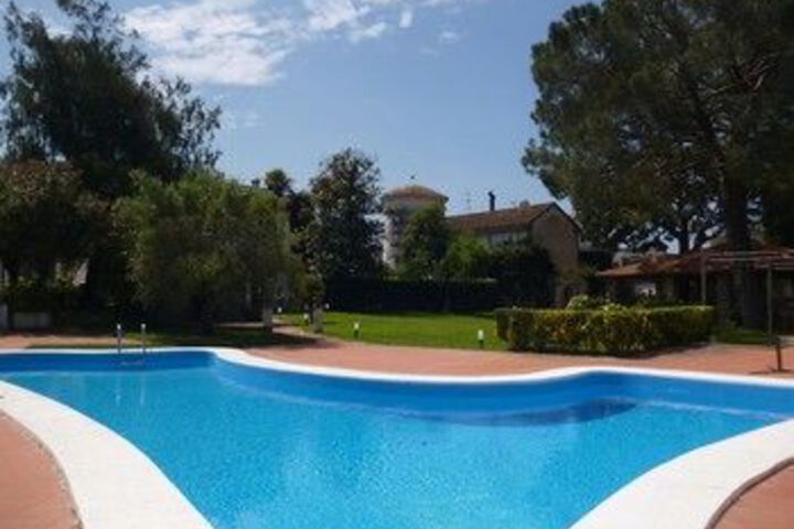 Pool 15 of 18