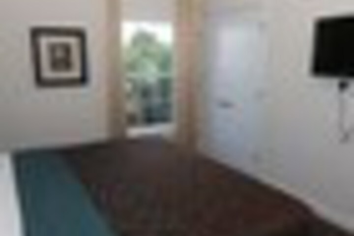 Room 32 of 159