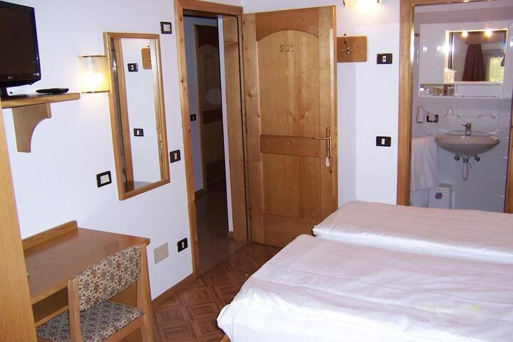 Room 13 of 53