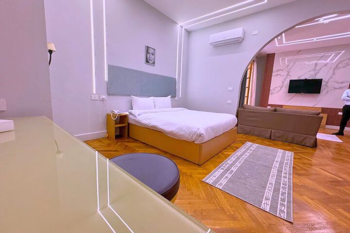 Room 16 of 39