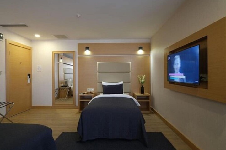 Room 12 of 20