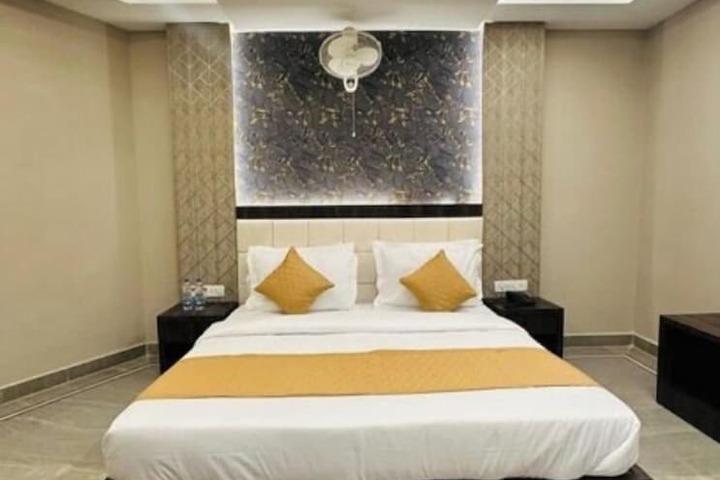 Room 4 of 13