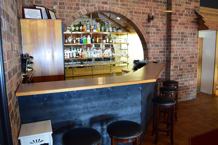 Lounge 57 of 101