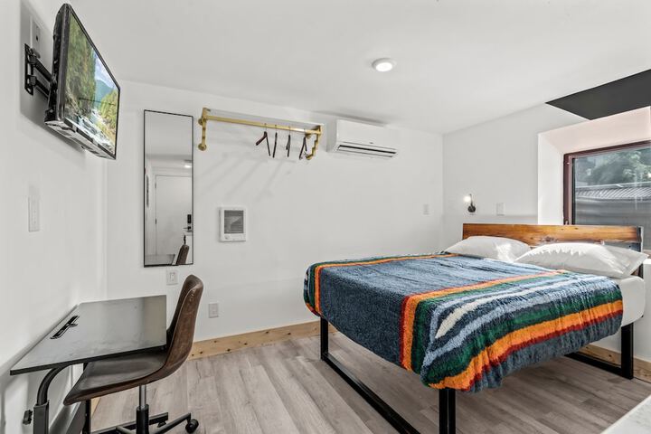 Room 27 of 110