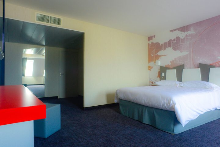 Room 38 of 143