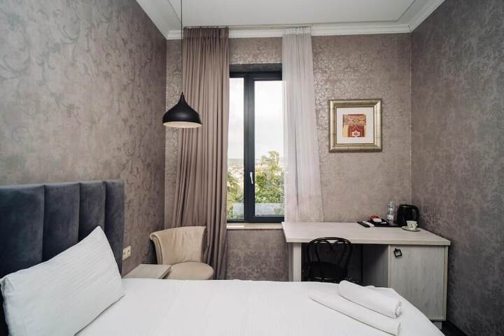 Room 65 of 163