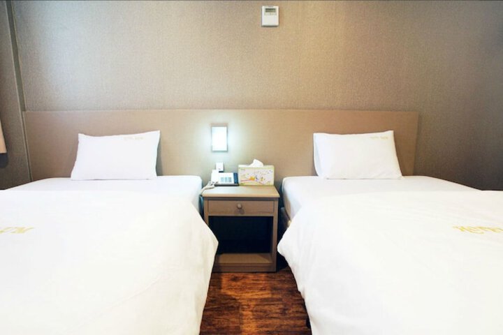Room 5 of 15