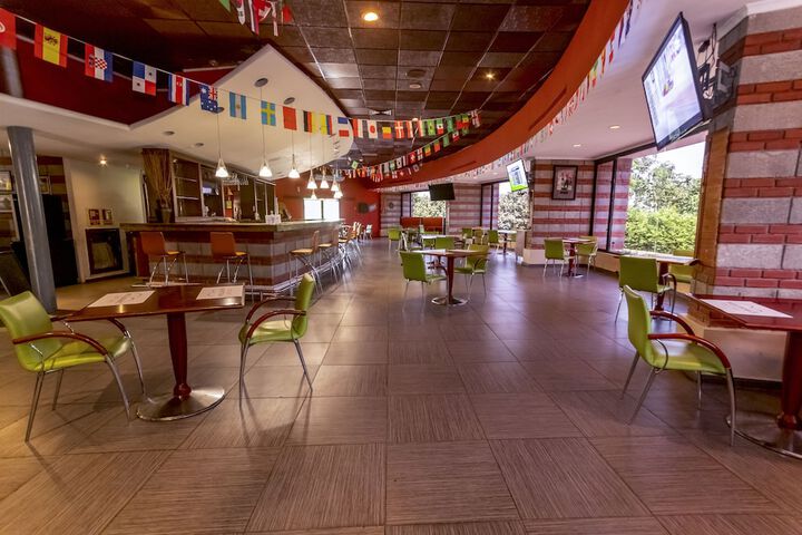 Lounge 181 of 230