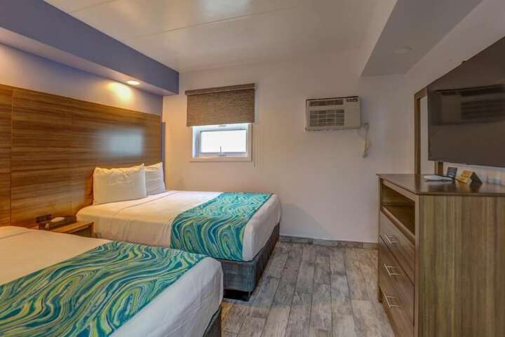 Room 7 of 32