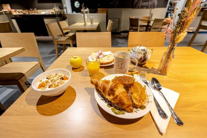 Dining 45 of 55