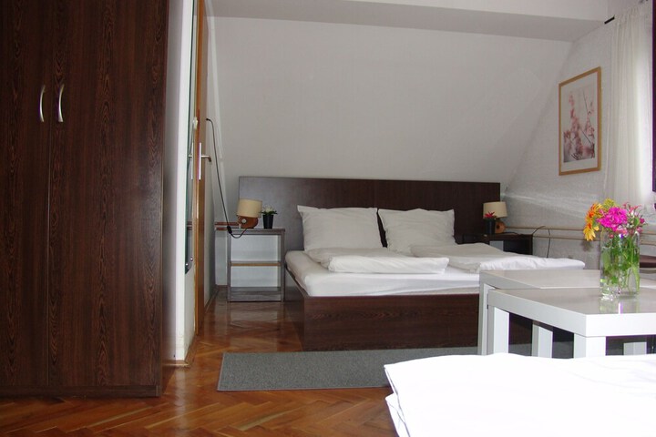 Room 10 of 62