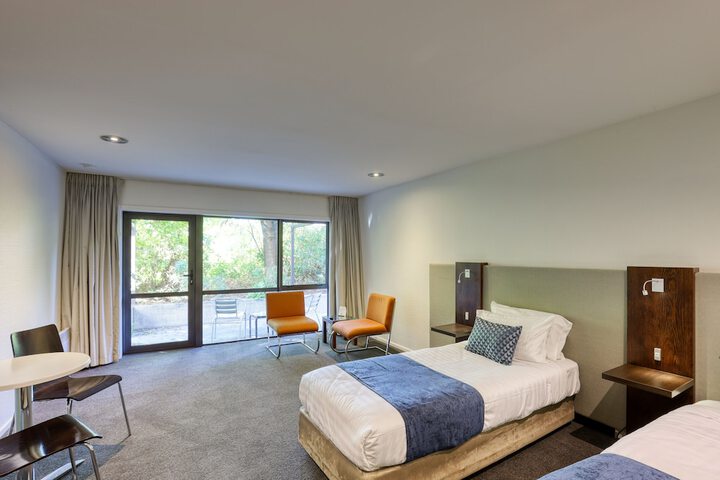 Room 7 of 106