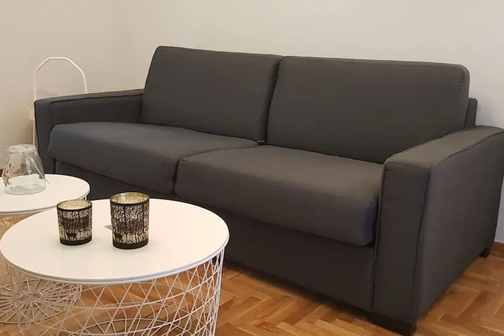Room 10 of 18