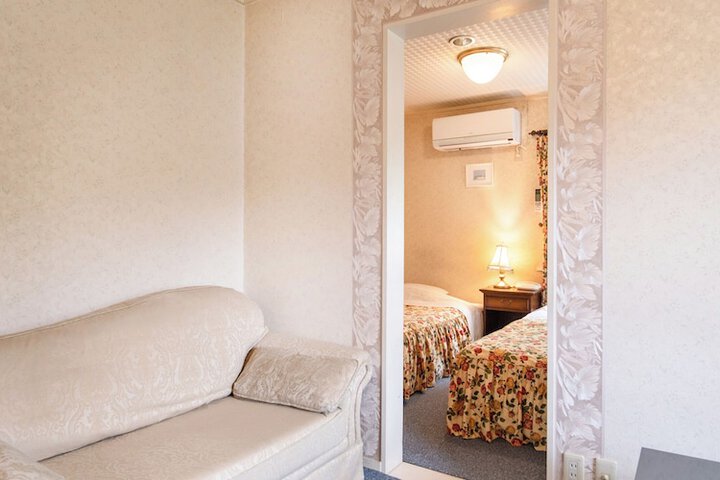 Room 7 of 48