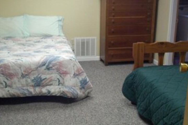 Room 6 of 8