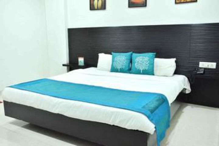 Room 7 of 12