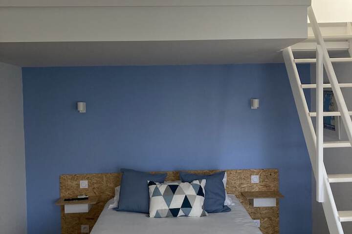 Room 13 of 141