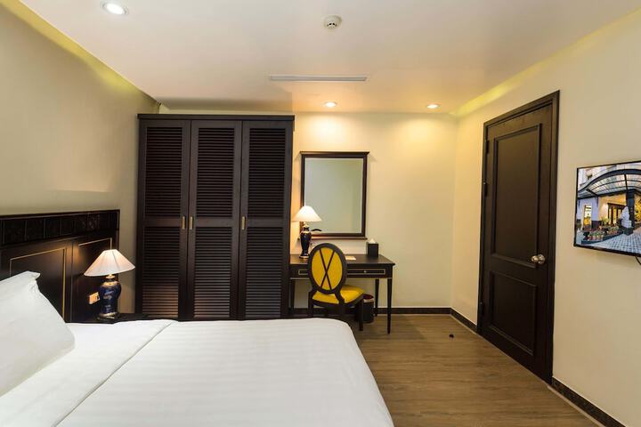 Room 3 of 91