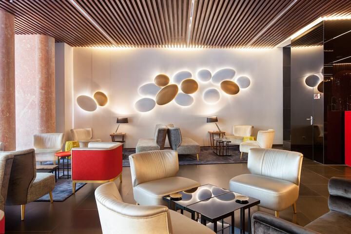 Entrance & Lobby