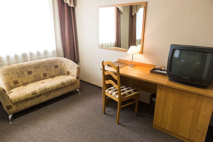Room 7 of 48