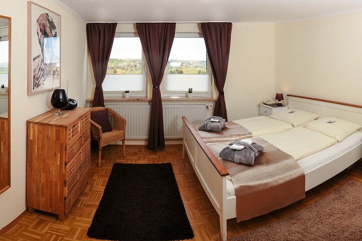 Room 9 of 129