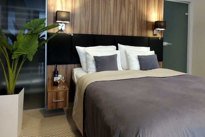 Room 25 of 74