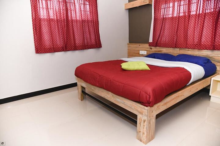 Room 4 of 10