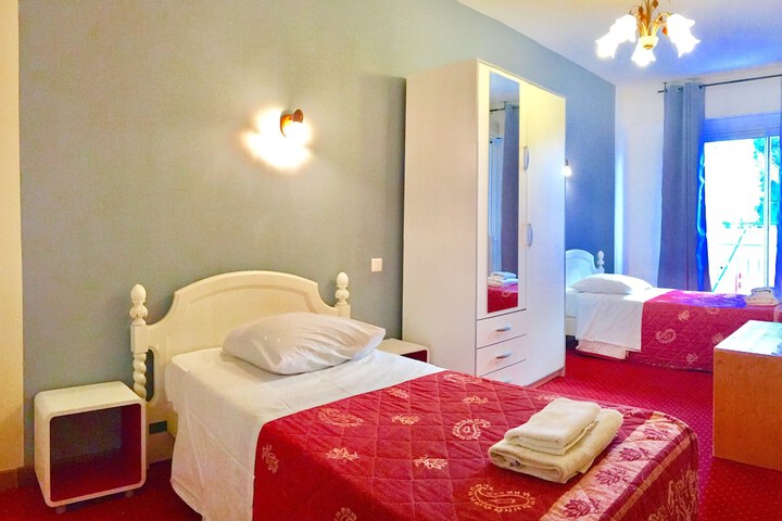 Room 5 of 12