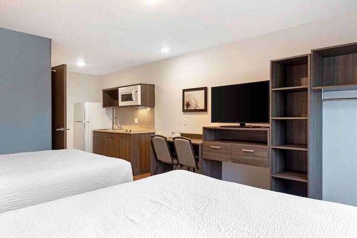 Standard Studio 1 Queen Bed (6 of 11)