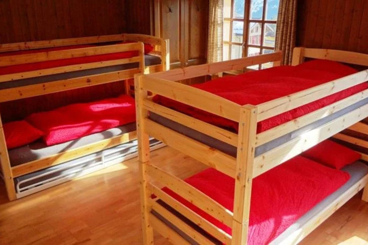 Room 5 of 12