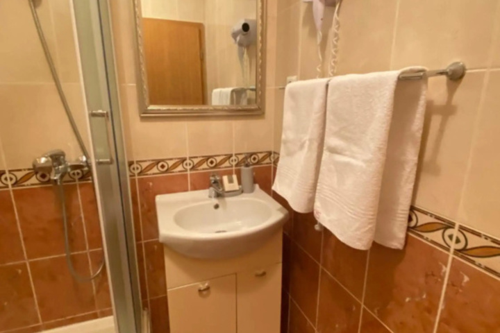 Room 5 of 13