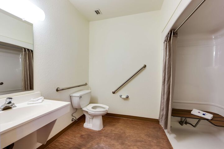 Room 21 of 28
