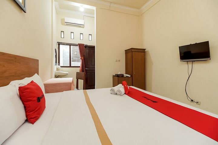 Room 8 of 12