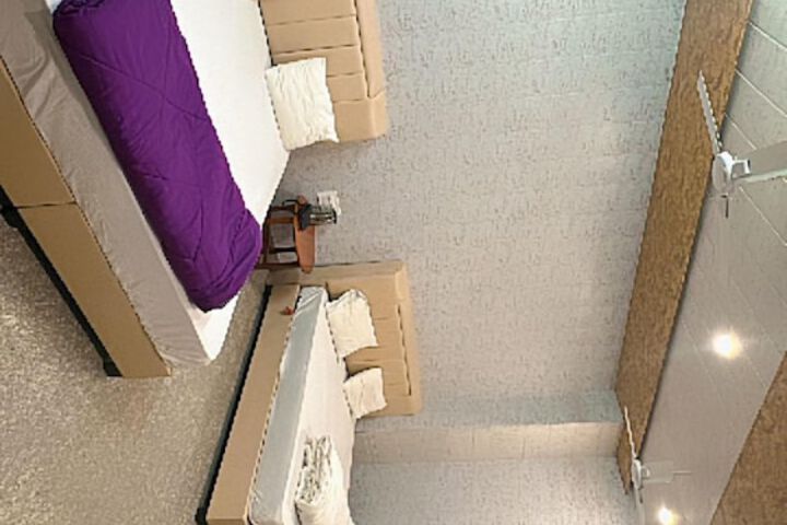 Room 4 of 20